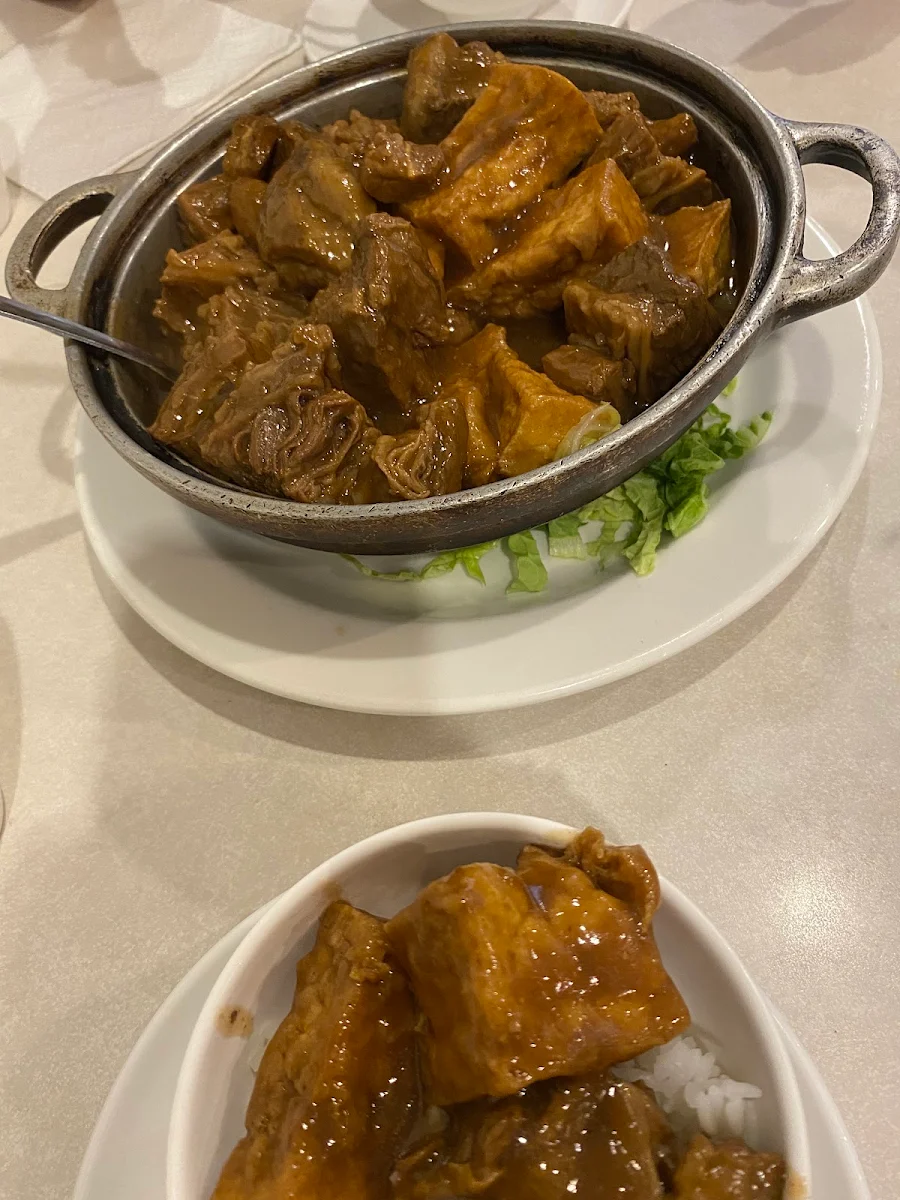 beef sew tofu hot pot 牛腩豆腐煲